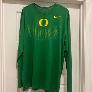 Oregon Nike Dri-FIT long sleeve. Men’s Large. Excellent used condition.